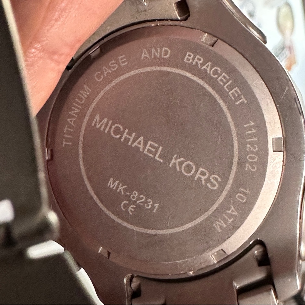 MICHAEL KORS | Men's Drake Titanium Chronograph Quartz Watch | MK 8231… - Picture 8 of 9